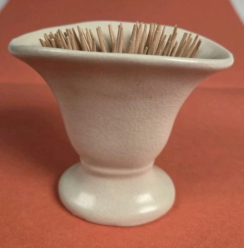Red Wing Rumrill Art Pottery 3¼" Vase 557 What Nots Matte White toothpick holder