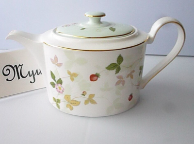 Wedgwood Wild Strawberry Pastel Teapot 0.5L Bone China Coffee Tea 