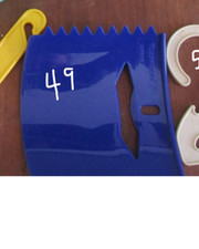 Tupperware 2333 cake decorating tool scraper line maker Blue New