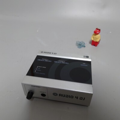 Native Instruments Audio 4 DJ USB Audio Interface great condition free ship  
