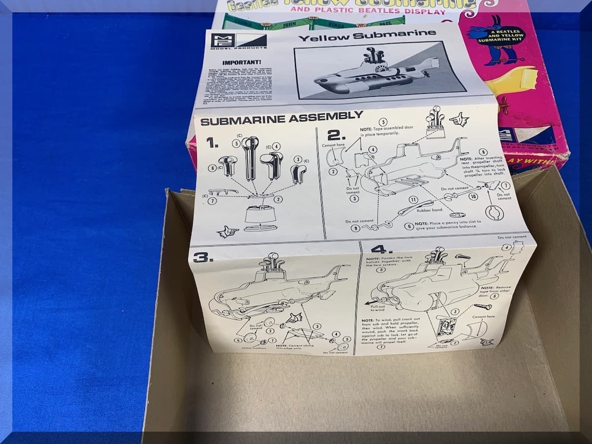 THE BEATLES YELLOW SUBMARINE DISPLAY PLASTIC MODEL KIT 617-200