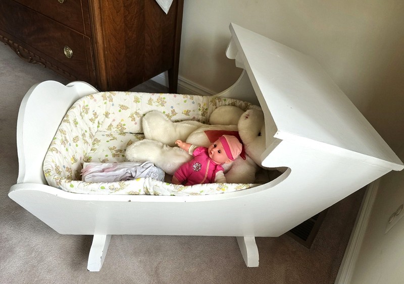 VTG HANDCRAFTED WOOD BEDSIDE ROCKING INFANT BABY CRADLE CRIB 38x25x24” DOLL BED