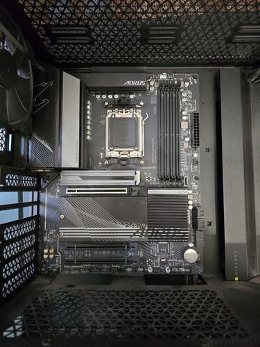 Motherboard / Scheda madre GIGABYTE B650 AORUS ELITE AX V2 AM5 ATX AMD - Imagen 2 de 10