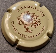 Lot lettre P2 - PETRE cuvée vieille vigne/ 1 CAPSULE PLAQUE DE MUSELET CHAMPAGNE