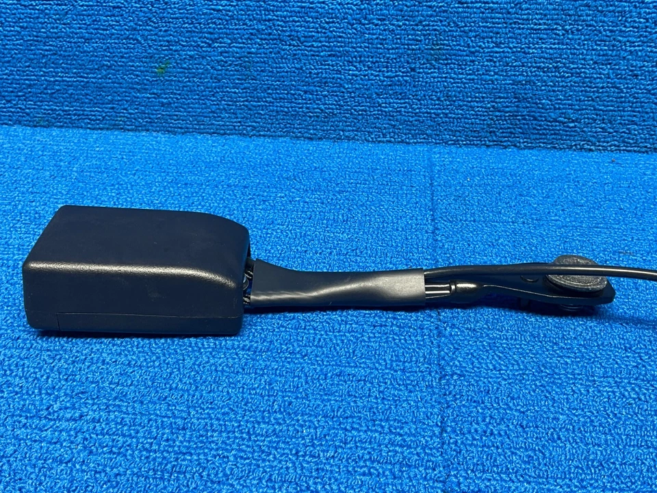 Buick Encore 2013-2019 cinturón de seguridad delantero derecho hebilla de cierre OEM Foto 3 de 4