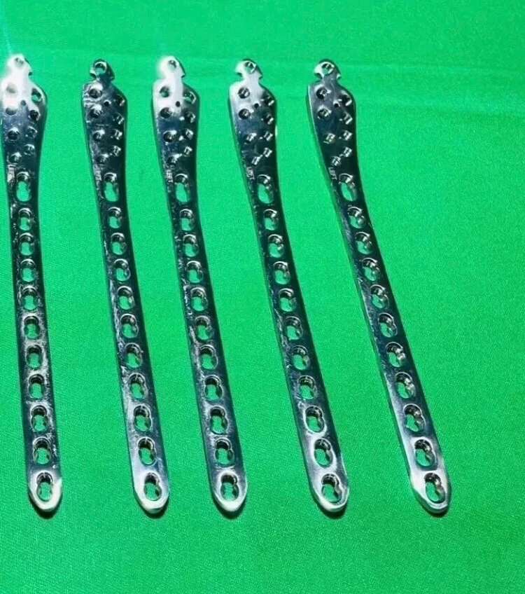 Juego de 10 placas ortopédicas veterinarias mediales distales para tibia de 3,5 mm (L5/R5) SS Foto 2 de 3