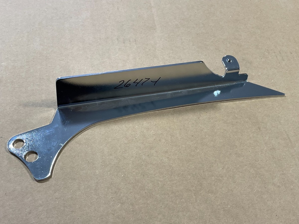 ブルドッグ　0605 2005 Big Dog Motorcycles Pitbull OEM Chrome Front Belt Guard