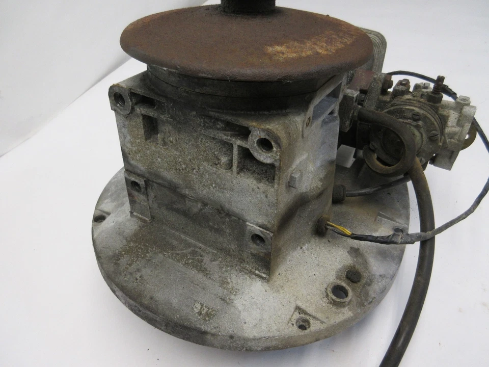 Polaris Colt Deluxe 372 1968 motor con cilindro y pistón Foto 3 de 4