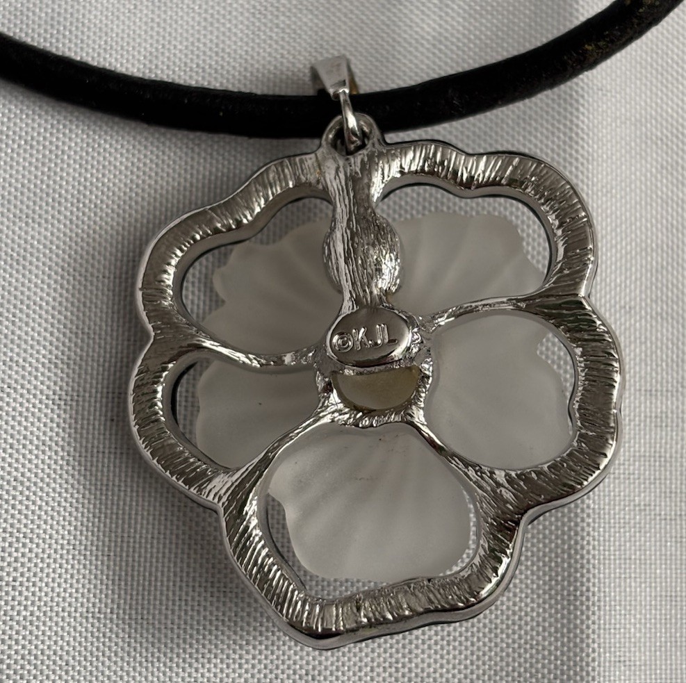 Vtg Kenneth Jay Lane Black & White Frosted Flower… - image 5