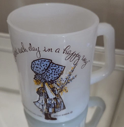 Vintage 1972 Holly Hobbie White Milk Glass Federal Glass Mug
