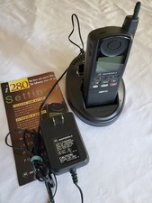 Vintage Motorola i280 Cell Flip Phone with Charger