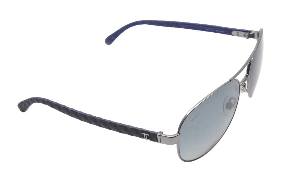 Gafas de sol CHANEL 4204-Q Matelasse Coco Mark Aviator negras plateadas polarizadas Foto 3 de 4