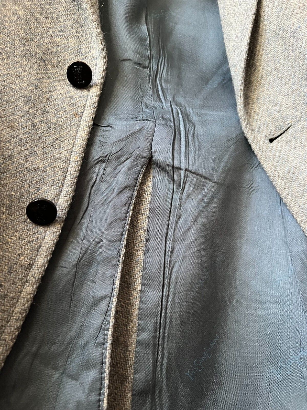 Giacca vintage grigia in lana Yves Saint Laurent con bottoni a gambo