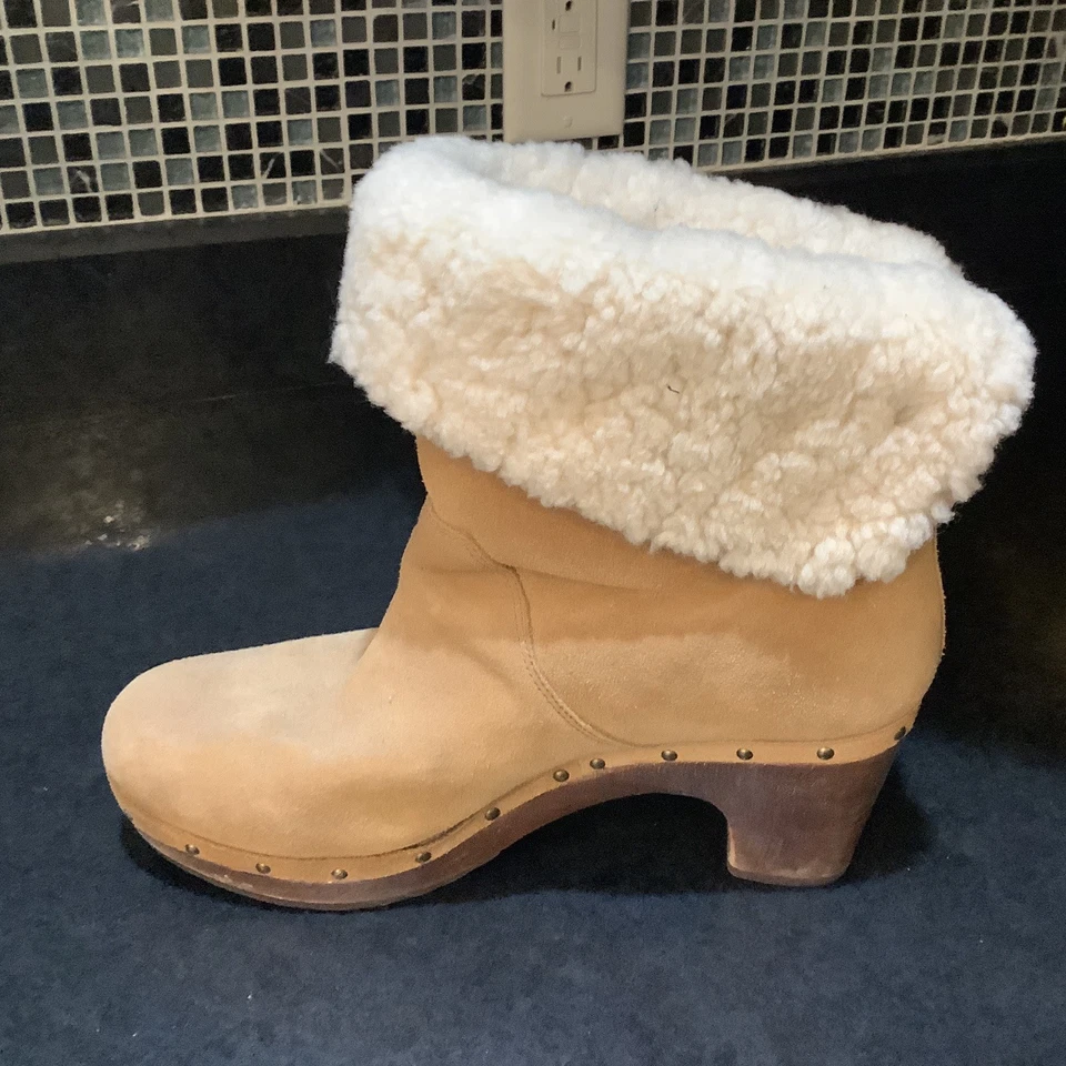 Botas zueco al tobillo UGG Lynnea de piel de oveja forro plegable talla 9 Foto 4 de 4