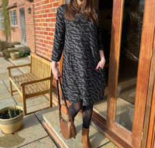 ROMAN LADIES DARK GREY ANIMAL VELVET FEEL SHIFT DRESS SIZE 16 (253 / 266) SALE