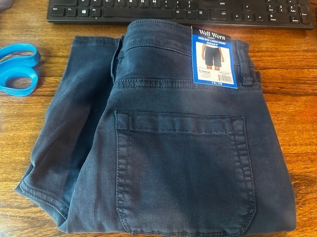 Well Worn Women's High Rise Cargo Bermuda Short Navy Size 10/30