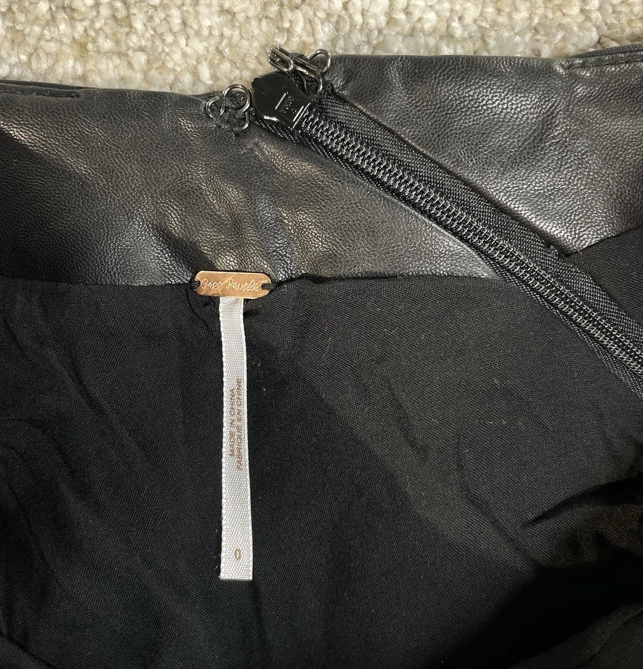 Free People 女式 0 码黑色迷你皮革聚氨酯褶饰裙 — 第 3/4 张图片