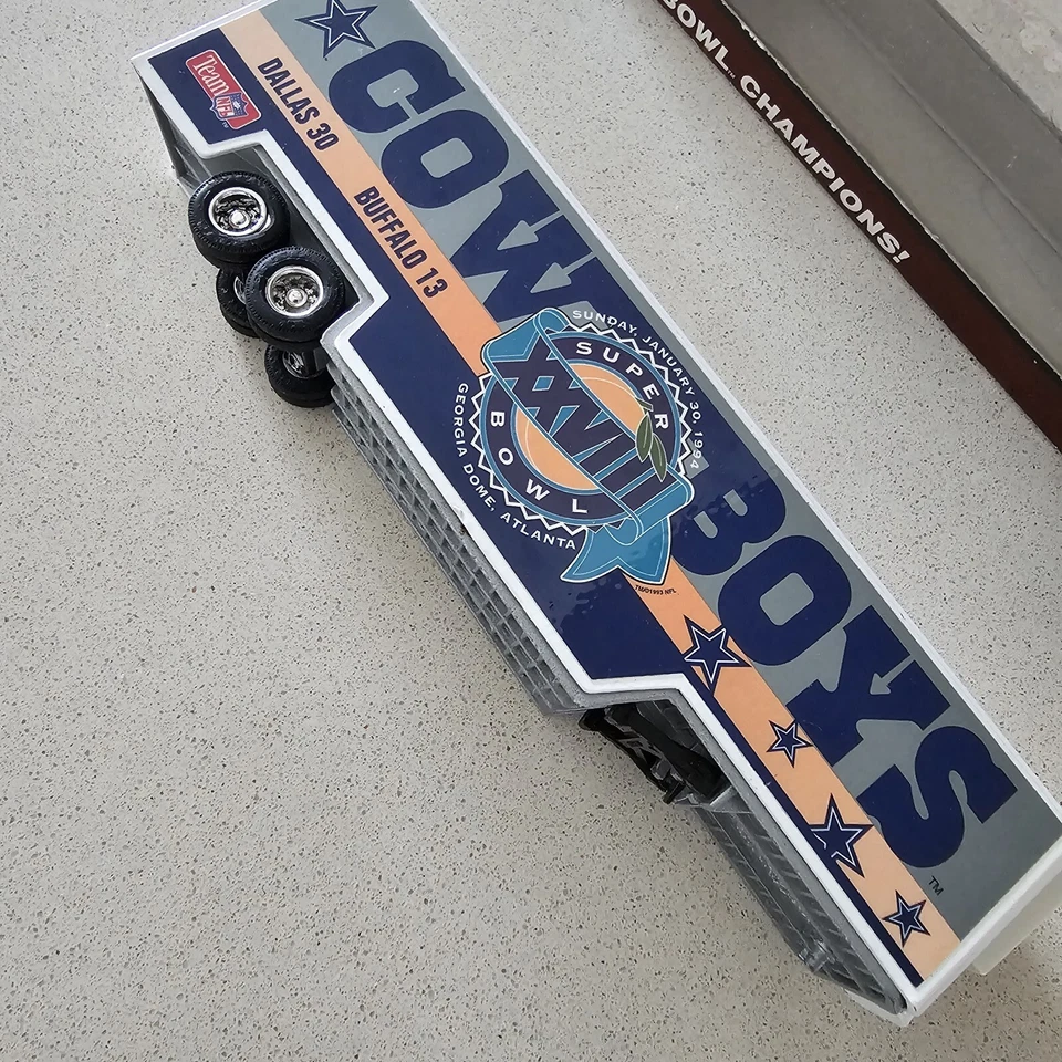 Vintage Dallas Cowboys Semi Truck Memorabilia 1996 Limited Edition  Diecast Car - Image 3 of 4