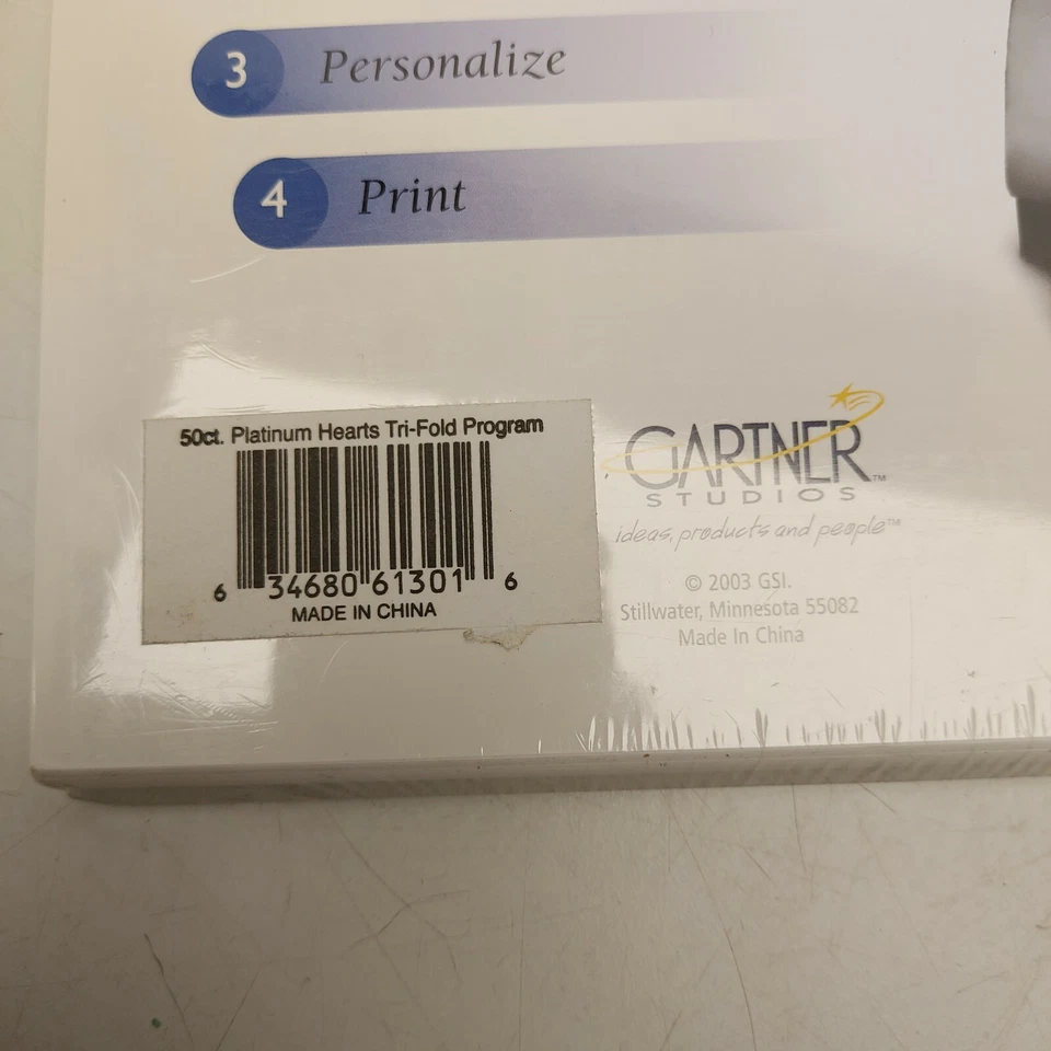 Corazones de platino sobre papel blanco triple pliegue programas de boda Gartner (61301) Foto 3 de 3