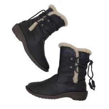 $175 UGG Australia 9 Boots Akadia Black Leather Ankle Shearling