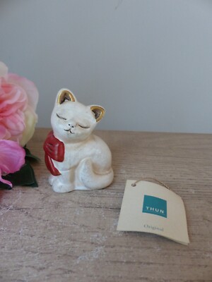 Thun Figur Katze Keramik mit rotem Knoten, Figur Katze Keramik handbemalt