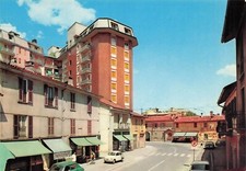 23-110A) BOLLATE VIA ROMA PARRUCCHIERE ANIMATA MILANO