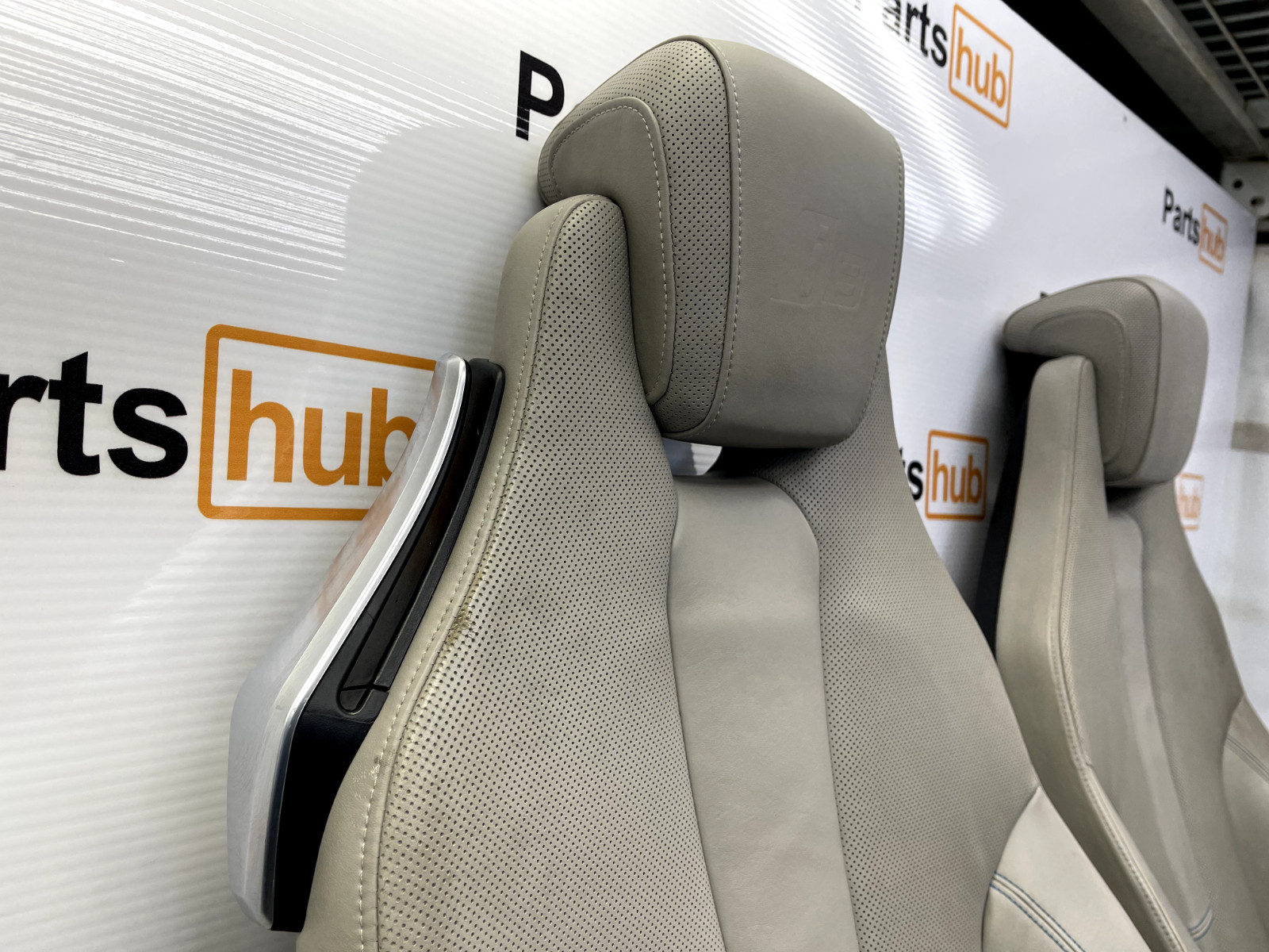 2014-2020 BMW i8 Coupe Front Left & Right Driver Passenger Gray Leather Seats