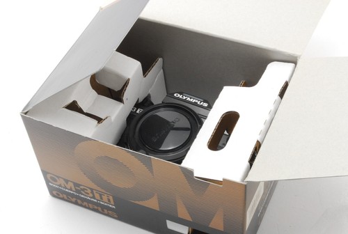 【NEUWERTIG mit Griff】 Olympus OM-3 Ti Titanium Black analoge 35mm Spiegelreflexkamera Body von JPN