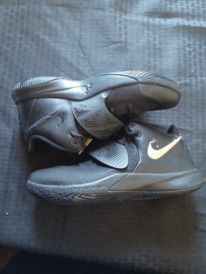 Nike flytrap 3 kids youth size 7 shoes black  basketball sneakers..make offer