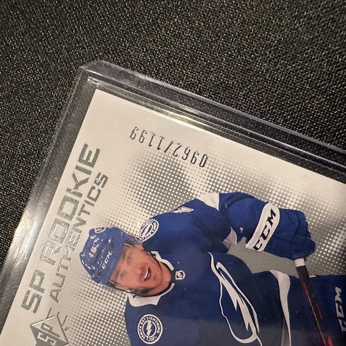 2021-22 UD SP Hockey Rookie Authentics #119 Taylor Raddysh 0962/1199 - Picture 2 of 3