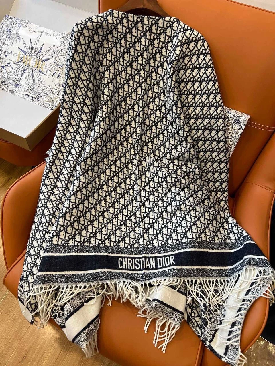 poncho christian dior