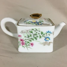 Kyoto Mini Teapot Victoria & Albert Museum Porcelain Franklin Mint Japan