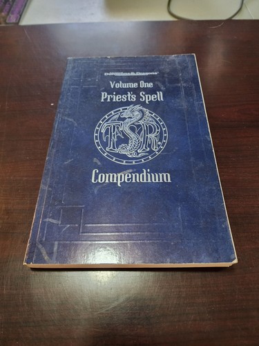 Vintage 2nd Edition Dungeons & Dragons Priests Spell Compendium, Volume 1, nice! - Picture 1 of 2