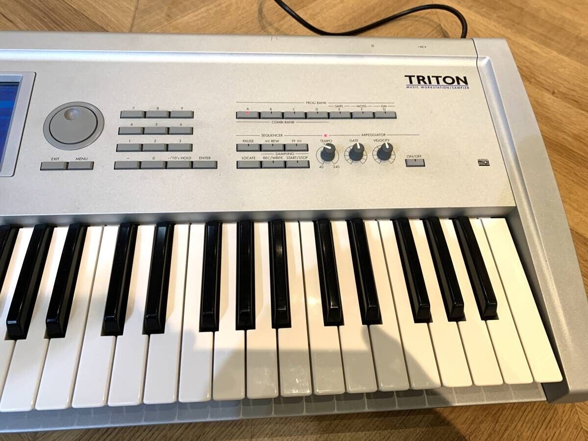 Korg Triton 61 key Synthesizer Music Workstation keyboard Korg Triton 61 key Synthesizer Music Workstation keyboard