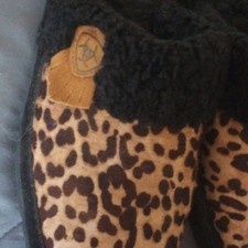 Ariat Women  s Leopard Print Suede Faux Fur Lined Slip-On Slippers Size 9