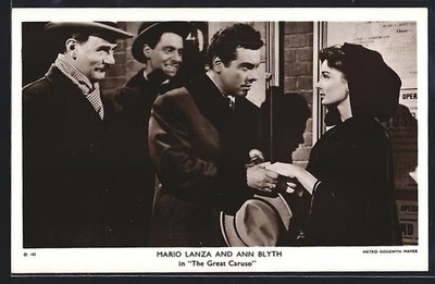 Opernsänger Mario Lanza und Ann Blyth in The great Caruso, Ansichtskarte 