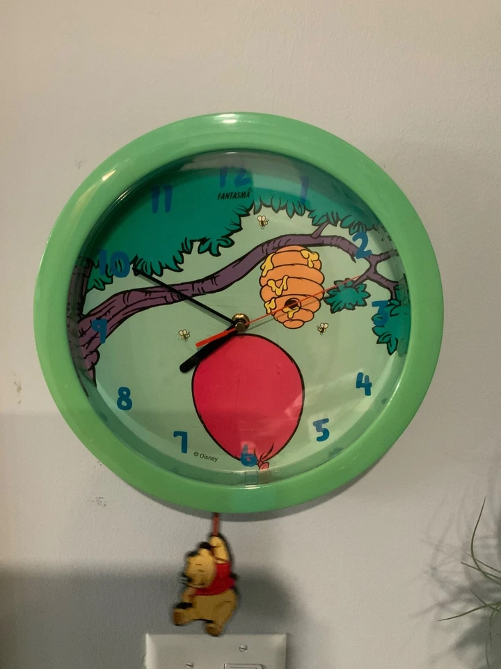 Reloj de Pared Winnie The Pooh Raro De Colección Funciona con Pilas Disney Fantasma Años 90 Usado en Excelente Condición Foto 2 de 2