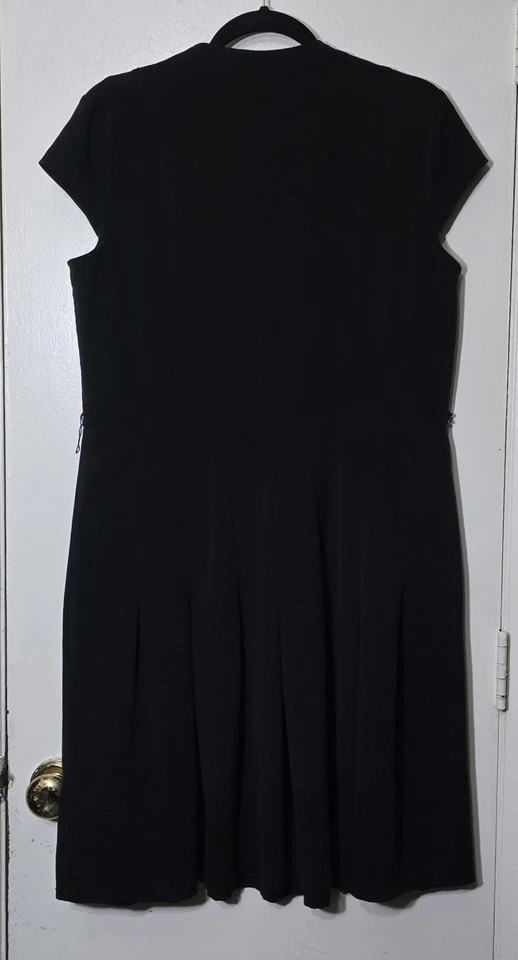 Vestido Emma & Michele Negro Volantes Cuello en V Plisado Falda Talla 18W Foto 2 de 4