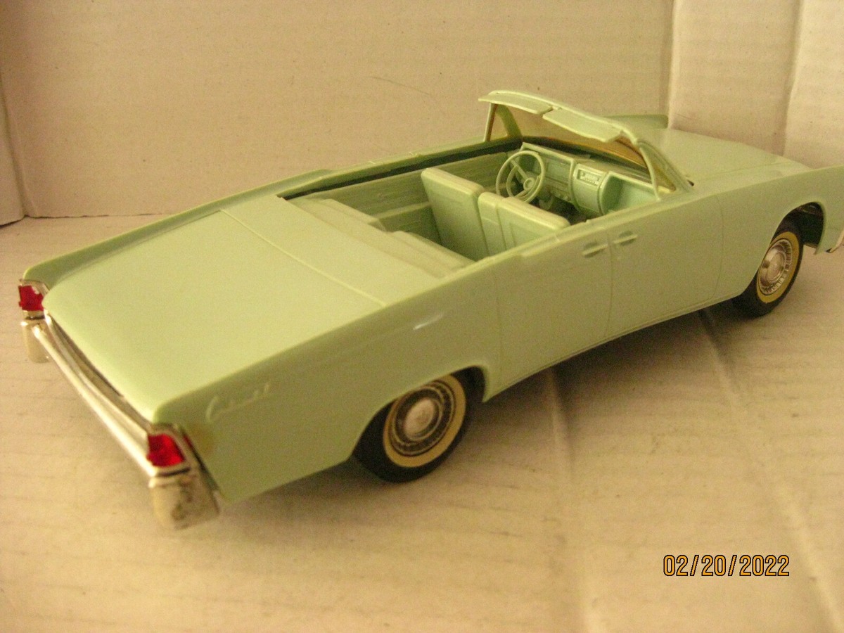ミニカー GREENLIGHT 1961 Lincoln Continental 1/43 Amazon.com: GreenLight Collectibles Presidential Limo 1961