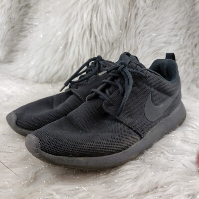 roshe one triple black