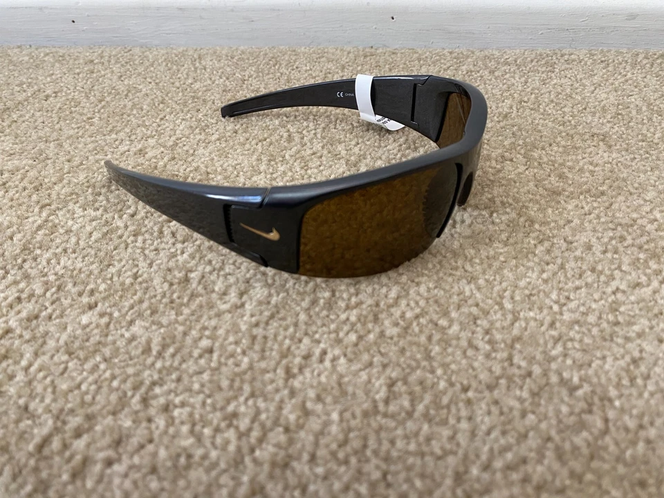 Gafas de sol deportivas Nike negras divergentes para hombre EV0327 lentes marrones polarizadas con caja de etiquetas Foto 4 de 4