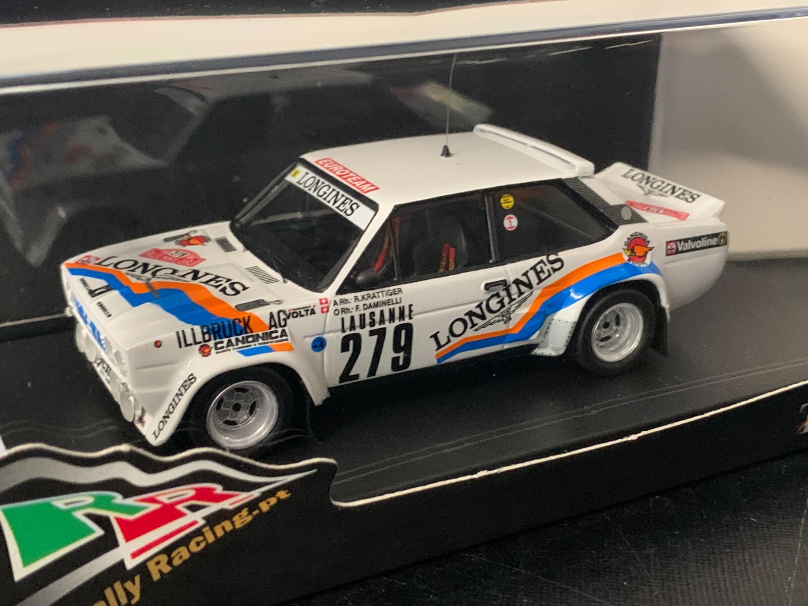 Fiat 131 Abarth Trofeu miniature 1/43 pour decoration de bureau de passionne