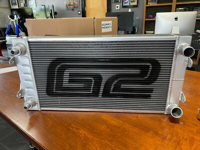 high performance universal fit radiator with integrated oil cooler