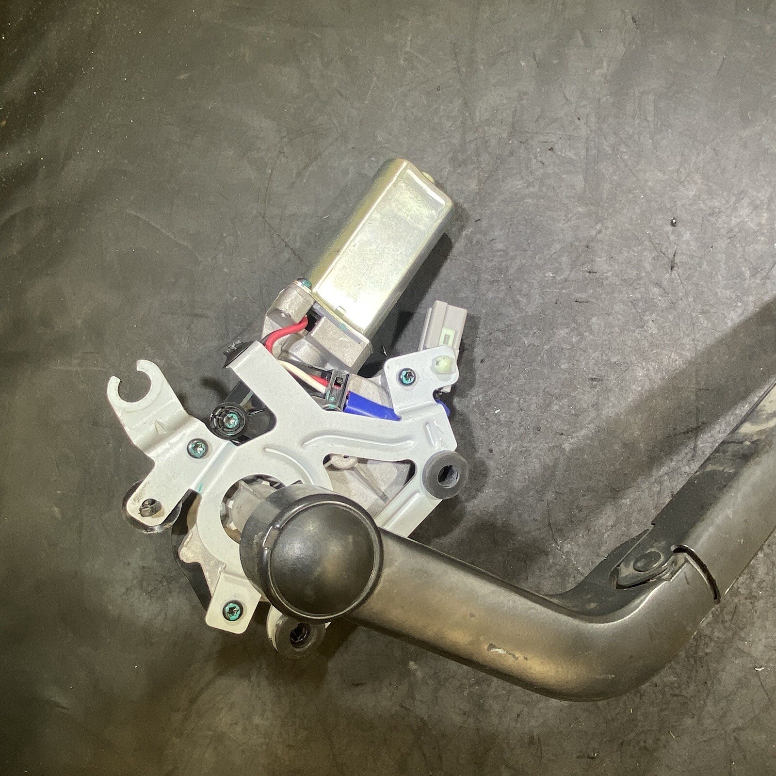 20052016 LAND ROVER LR3 LR4 TAILGATE LIFTGATE BACK DOOR REAR WIPER MOTOR eBay