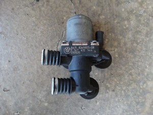 ORIGINAL BMW E39 E46 E52 E83 Wasserventil Pumpe Ventil 8369805