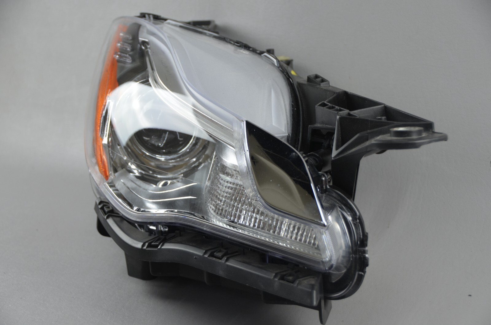 2014-2017 Maserati Quattroporte Right Passenger Side Xenon HID Headlight OEM 14