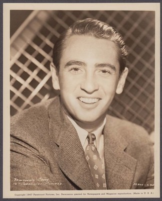 Macdonald Carey Paramount Pictures headshot 8x10 photo 1947