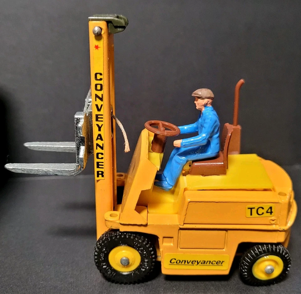 Dinky Toys GB No. 404 Conveyancer Fork Lift Truck In Box - Image 3 of 4