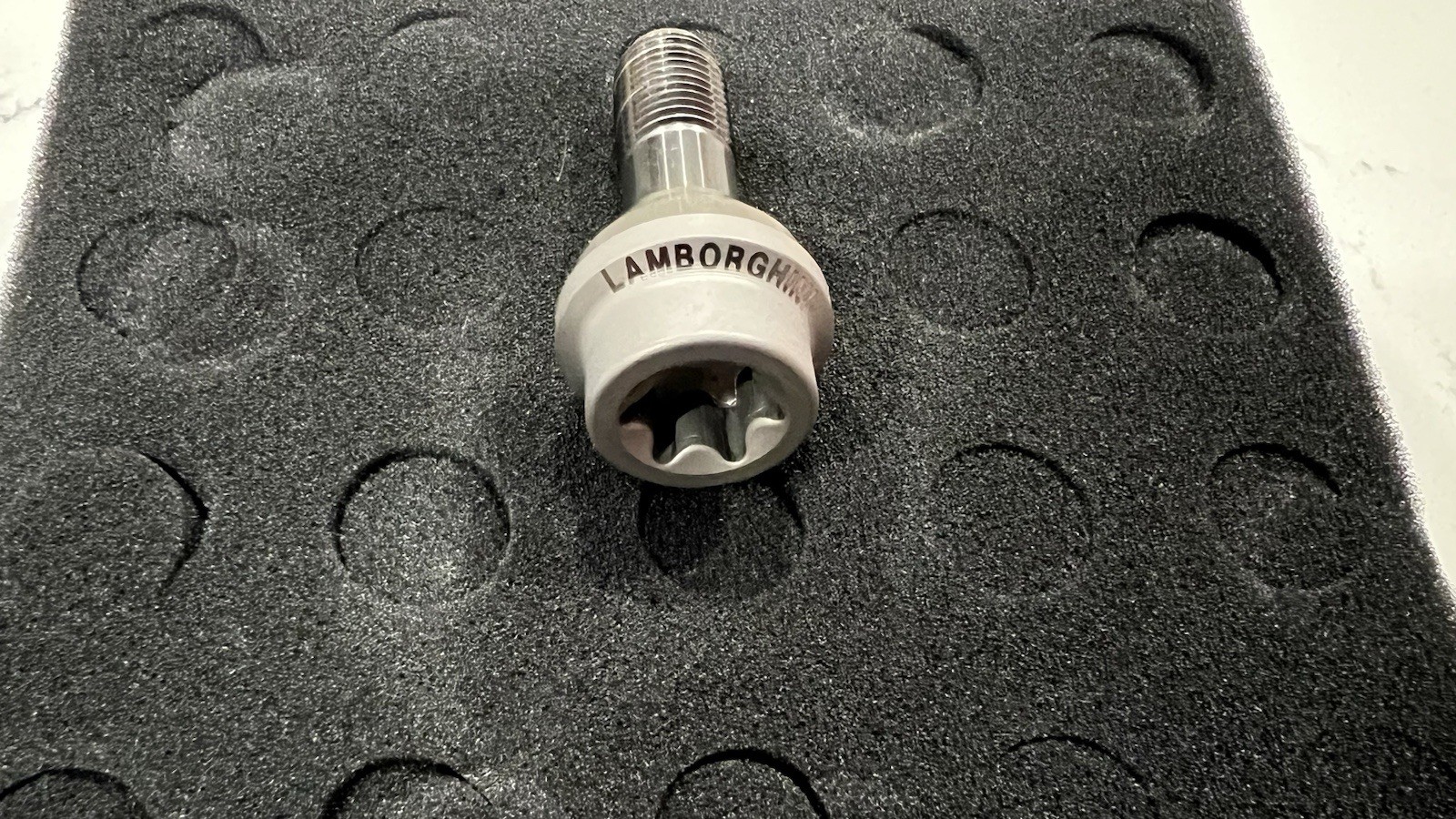 LAMBORGHINI HURACAN TITANIUM WHEEL RIM (1) LUG NUT BOLT OEM