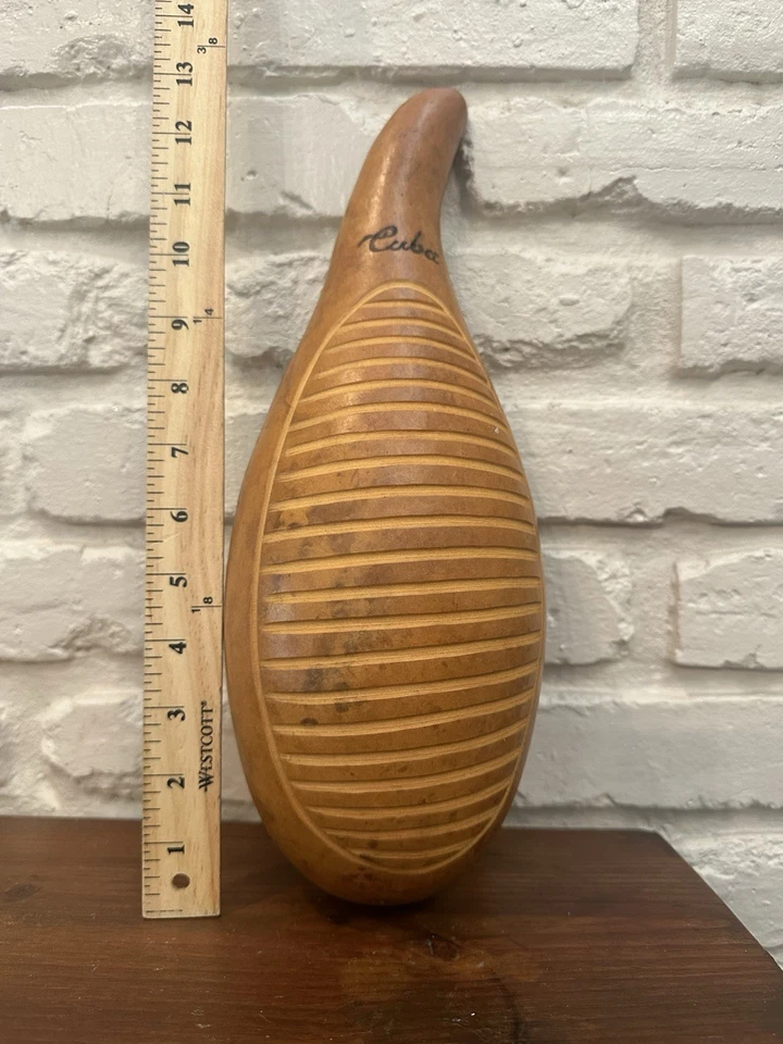 güiro, Cuba, instrumento de percusión tradicional latinoamericano Foto 2 de 4